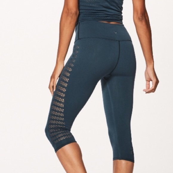 Lululemon Reveal Cropped Legging - Picture 1 of 9